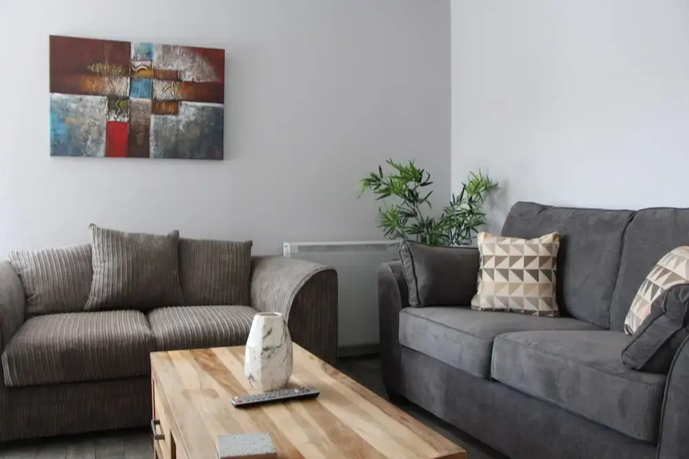Gorgeous Newly Renovated 2 Bedroom Apartment