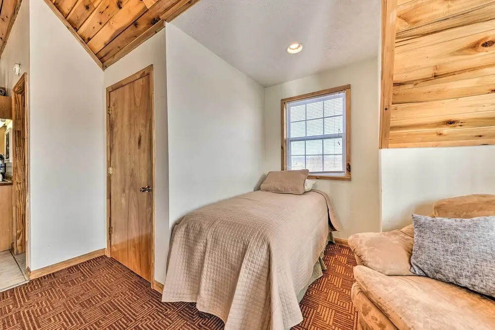 Ski-in/ski-out Ghent Cabin w/ Mountain Views!