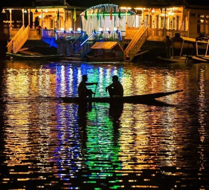 The Heritage Gemini Group of Houseboat