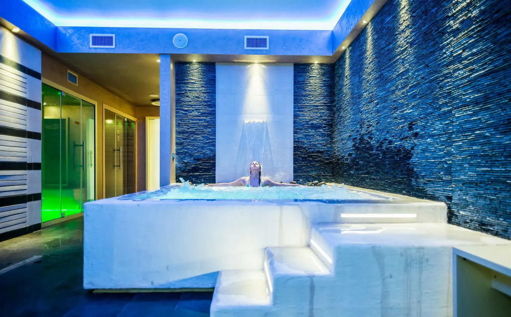 Janus Hotel