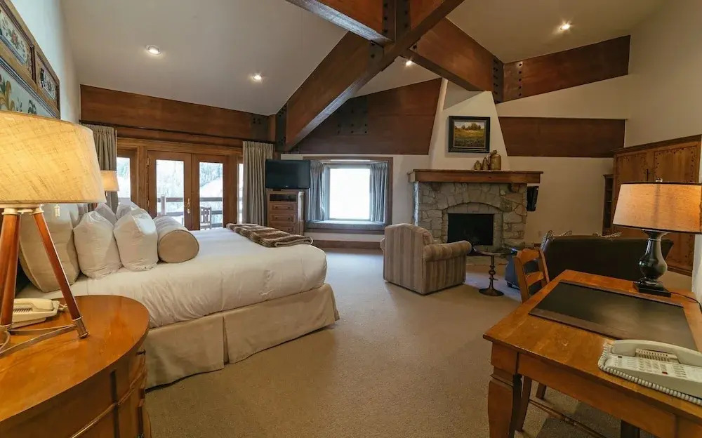 Deluxe King Room Hotel Room