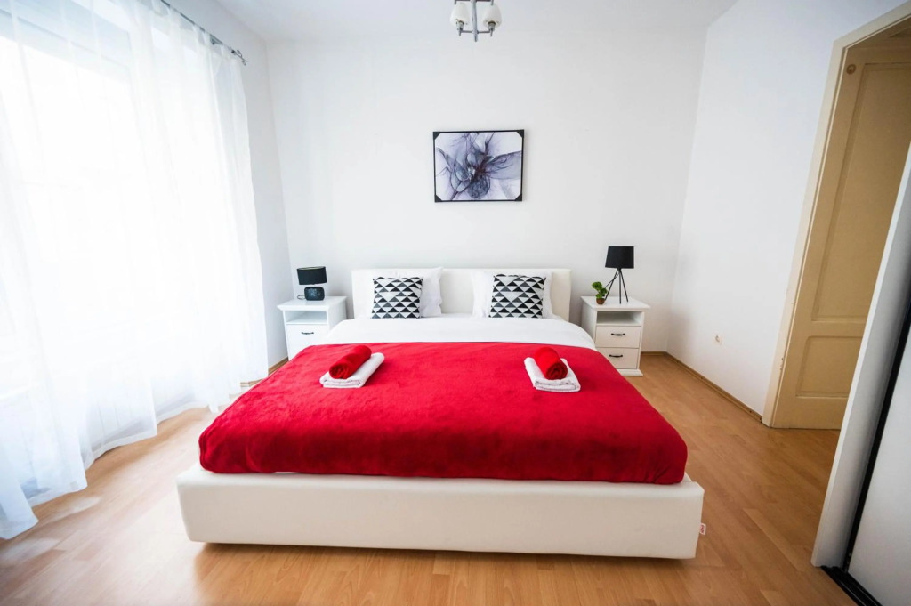 Bright and Modern 1BDR Apartment in the Center