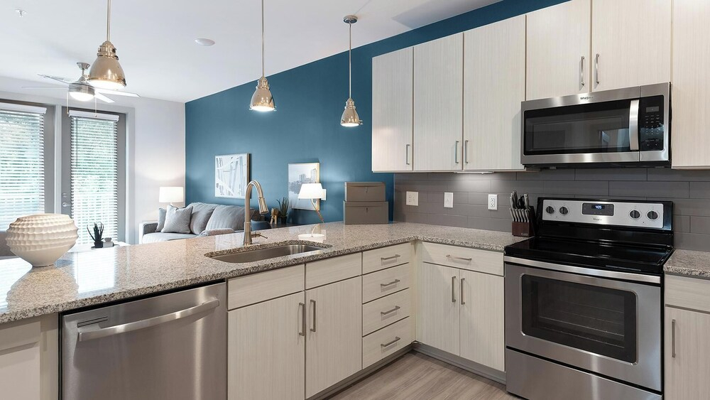 Landing Apartments Near Autumnwood