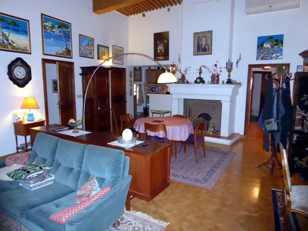 Dolphin's B&B