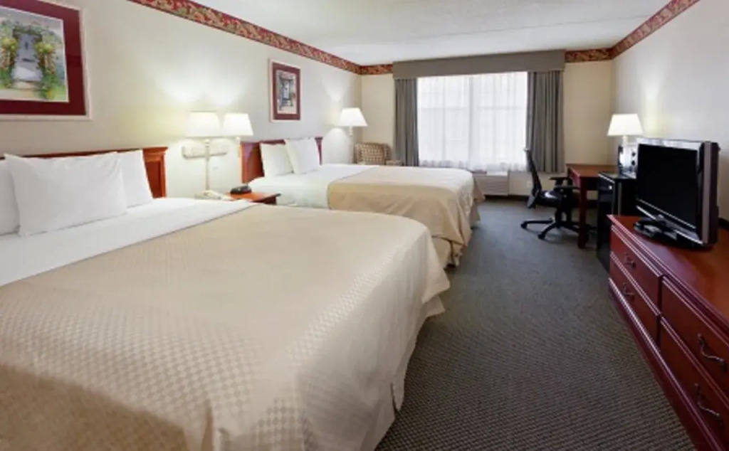 Country Inn & Suites Newark
