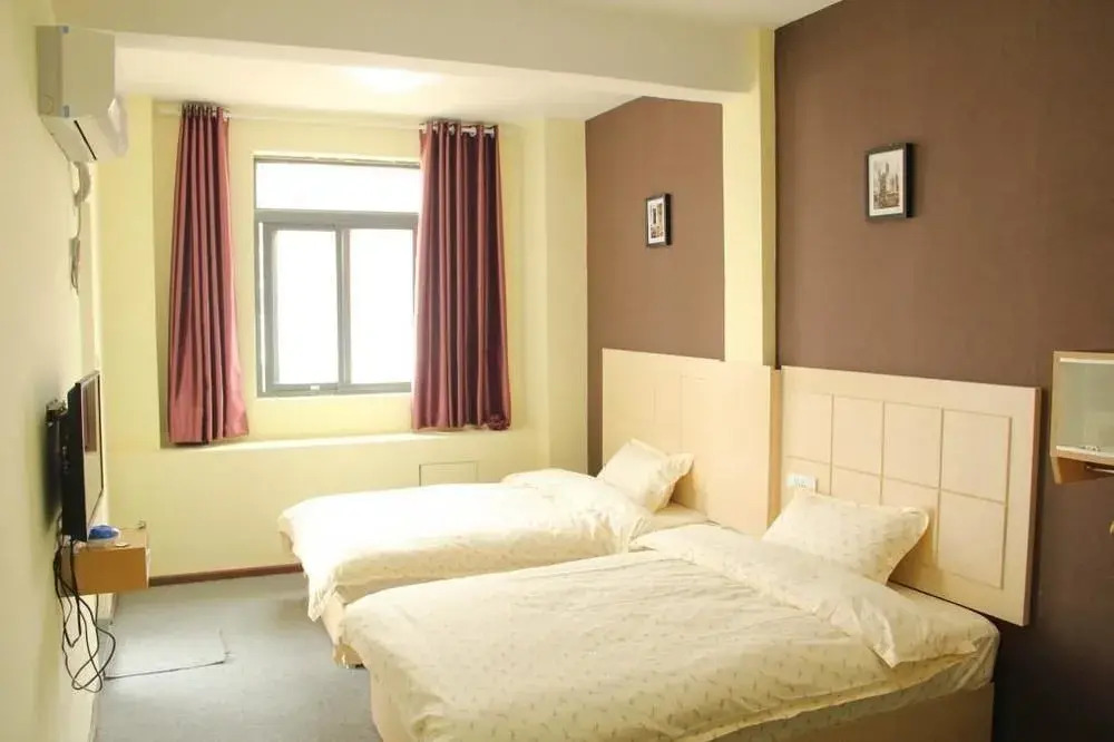 Wuhan Yue'erju Family Hotel