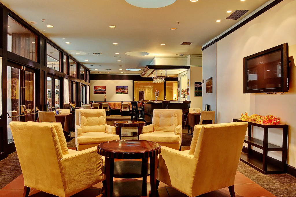 Holiday Inn & Suites Pittsfield-Berkshires by IHG