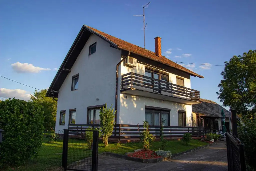 A house, free parking, sauna