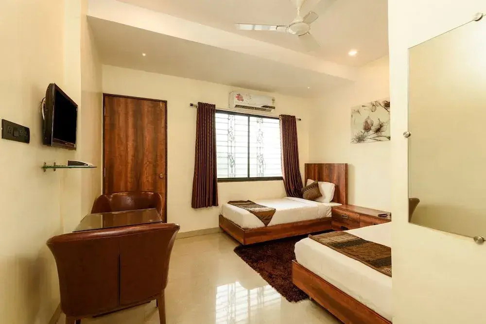 OYO Flagship 17270 Hotel Leo Pride