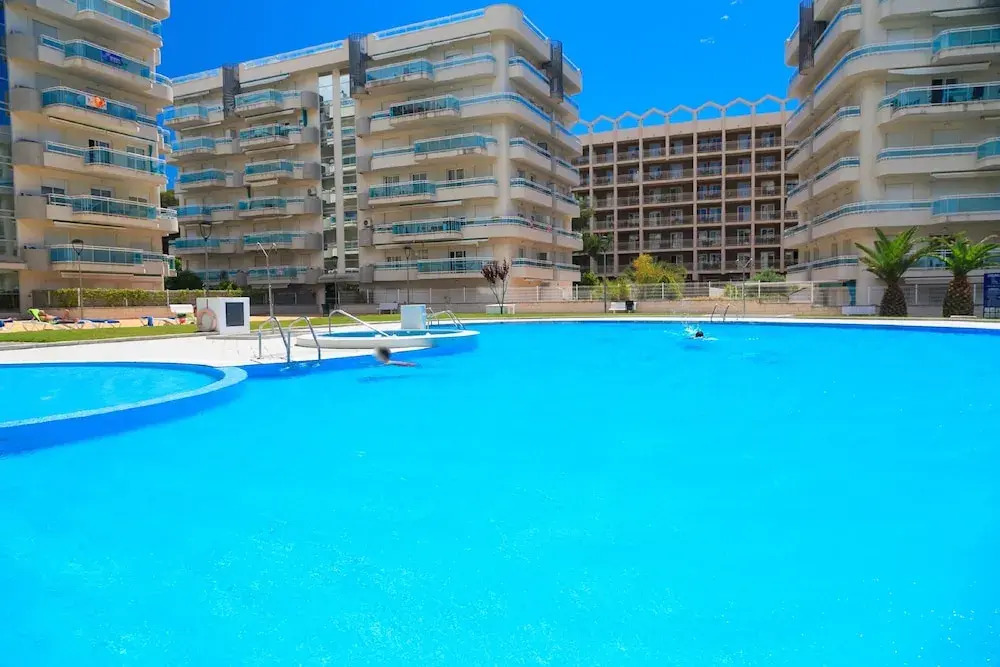 UHC Larimar Family Complex