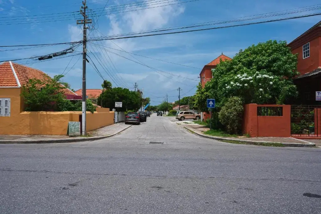 Great 2bdrm app in Downtown Otrobanda with free parking on premises