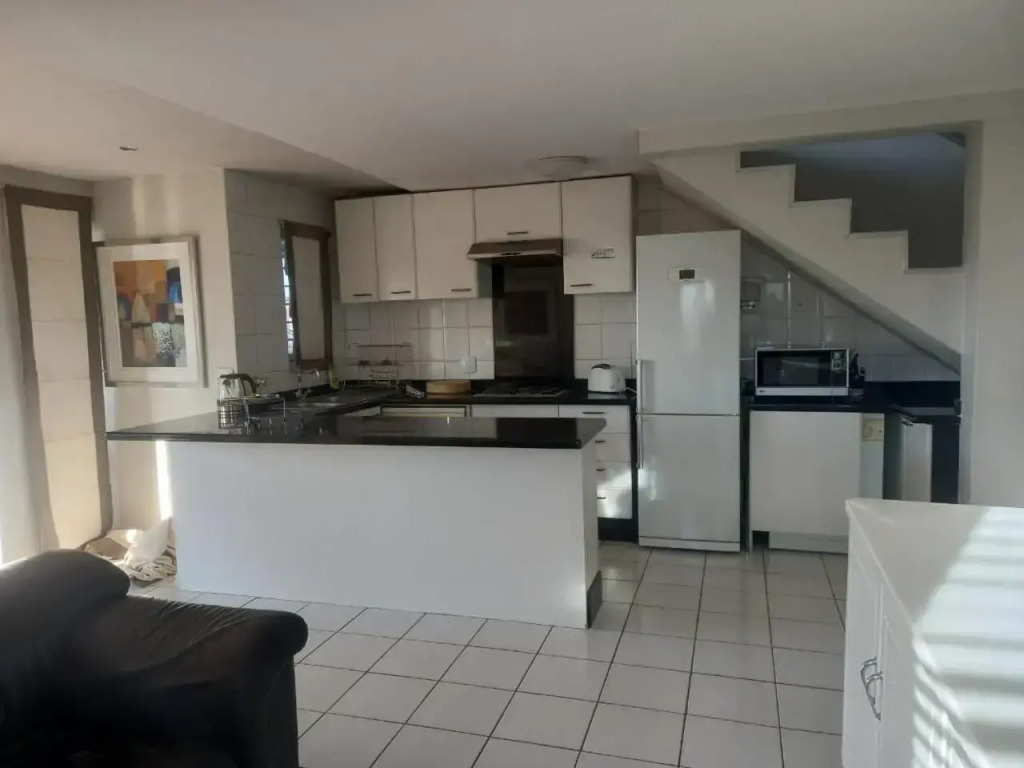 Mount Royal 09 - Large 1 bed with balcony