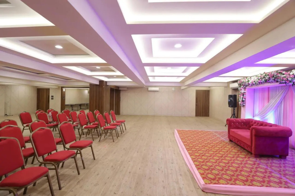 Hotel Privya Rooms and banquet Surat
