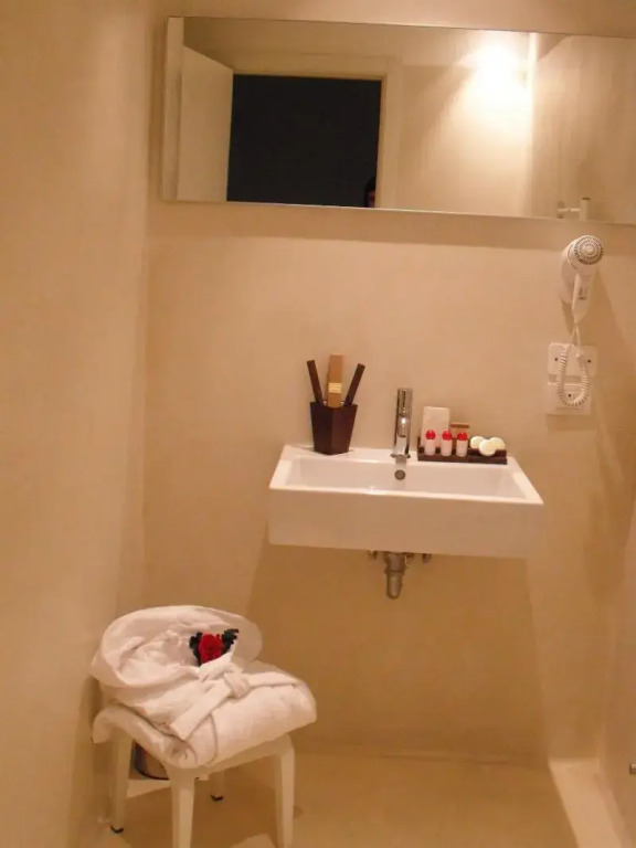15.92 Hotel