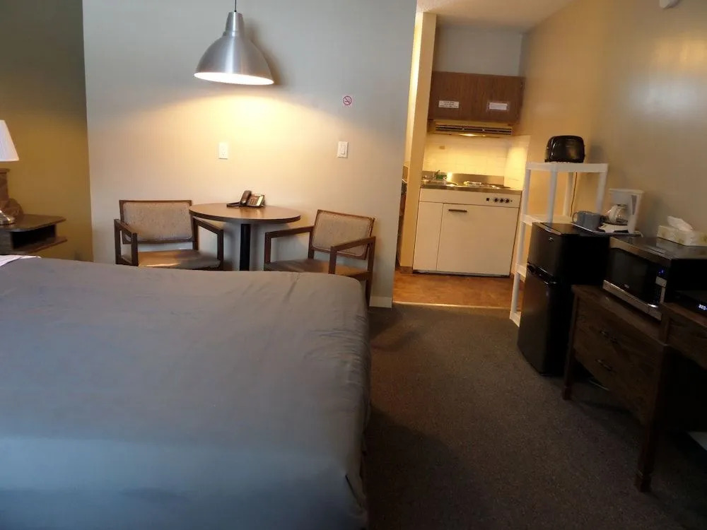 Ray Lyn Motel
