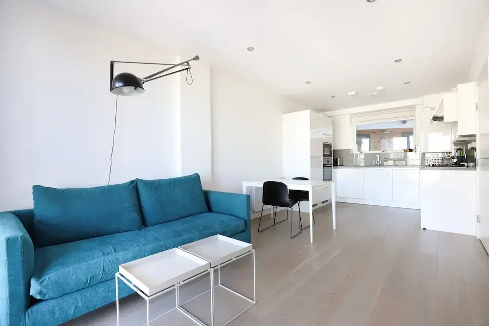 1 Bedroom Apartment With Balcony in Greenwich
