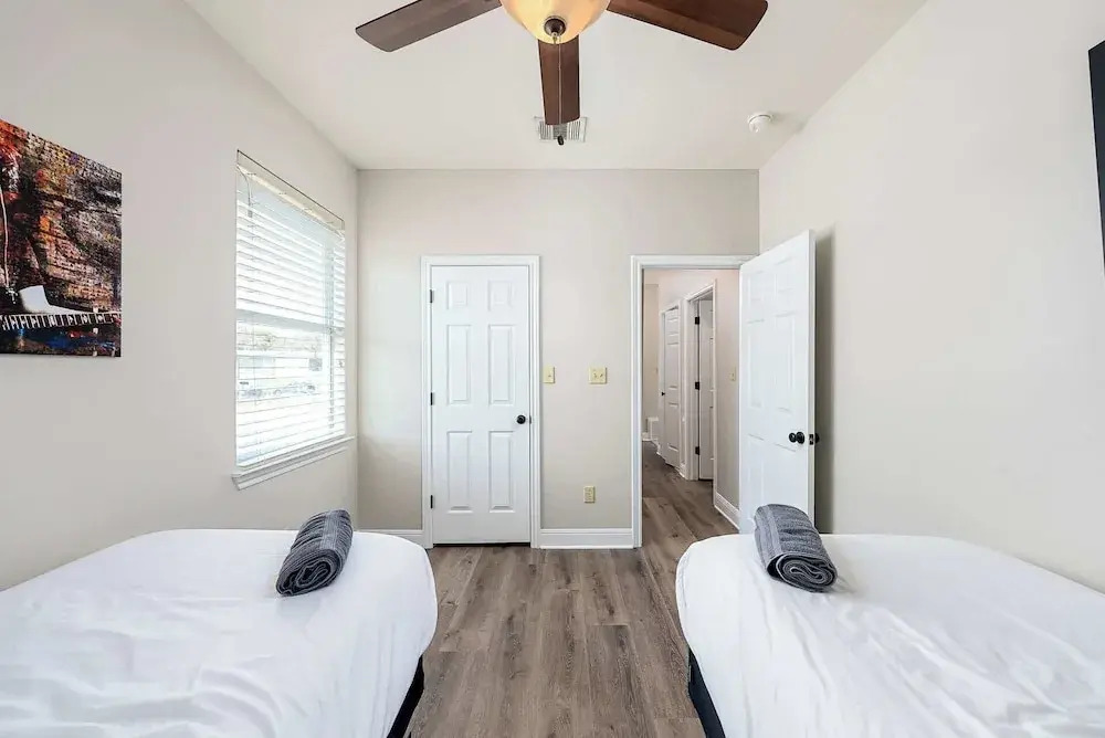 Upstay East Austin Retreat w Yard5min to Downtown