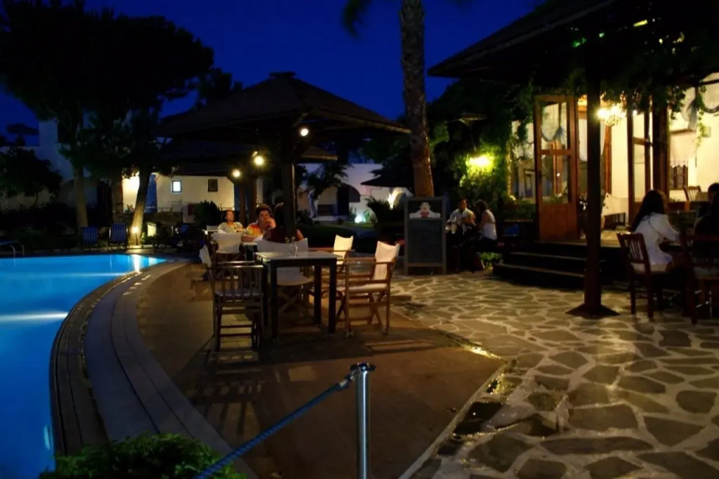 Alkyoni Beach Hotel