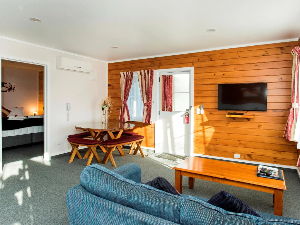 Tudor Park Motel Spacious with kitchens 1 minute walk to restaurant and shopping centre and Gisborne Hospital