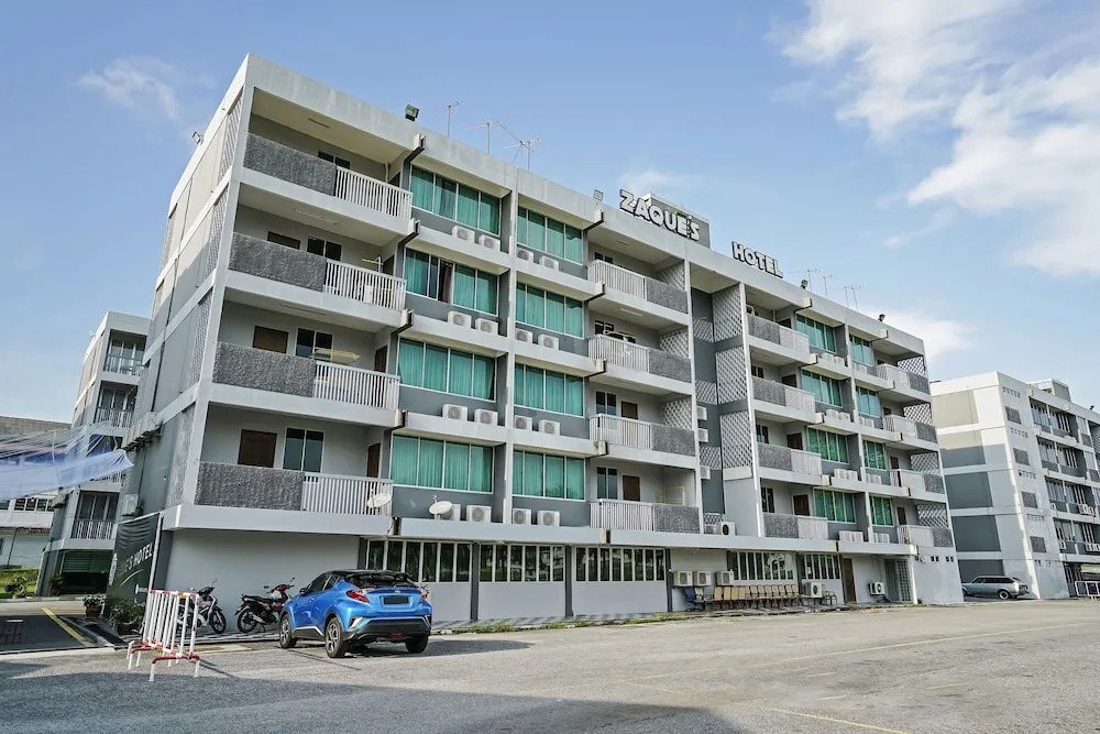 Capital O 90490 Zaques Hotel