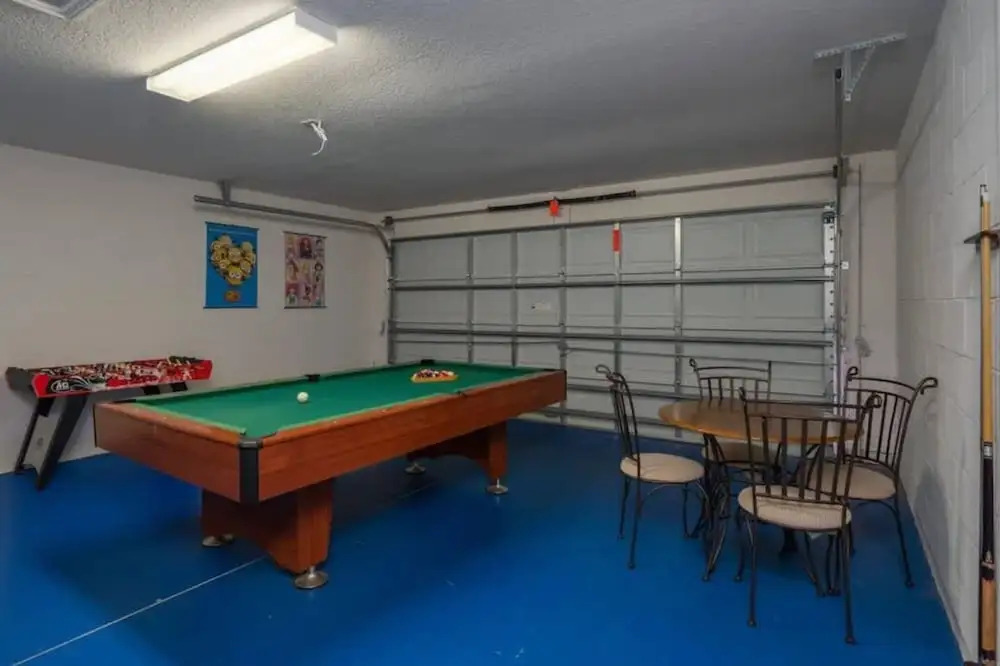 Spacious 4 bed 3 Bath Pool Home