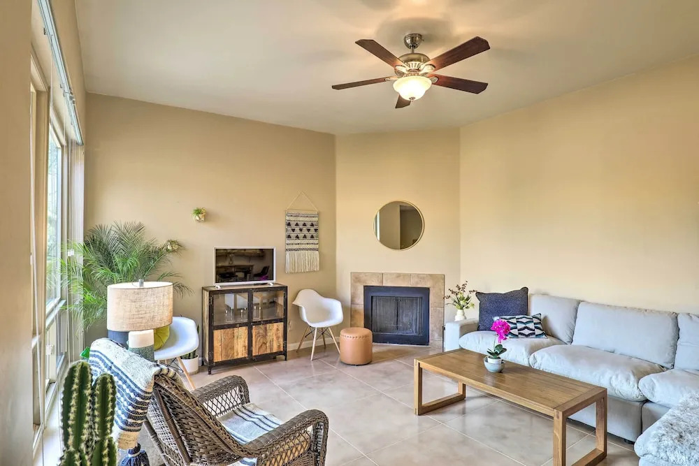 Tucson Townhome: 11 Mi to Dtwn - Long-term Stays!