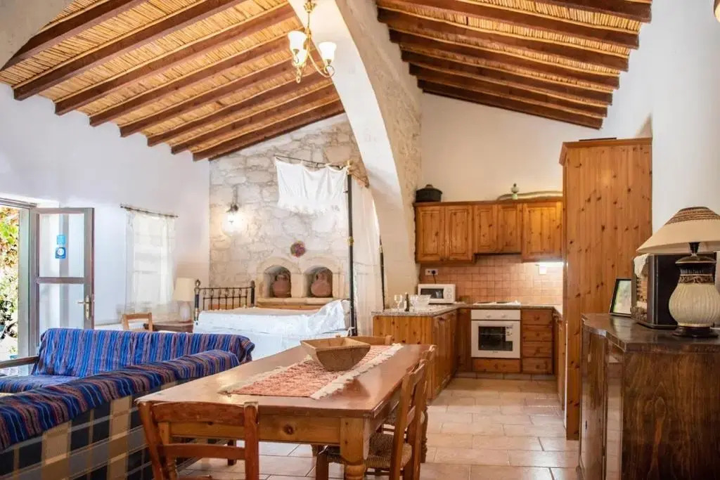 Loxandra Inn