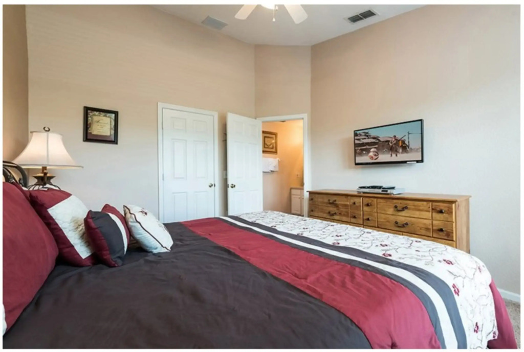 3 BR 2 Miles to Disney Pool Free Wifi and More