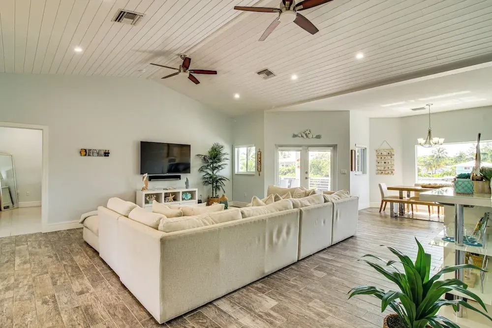 < 1 Mi to Pennekamp State Park: Luxe Home w/ Dock!