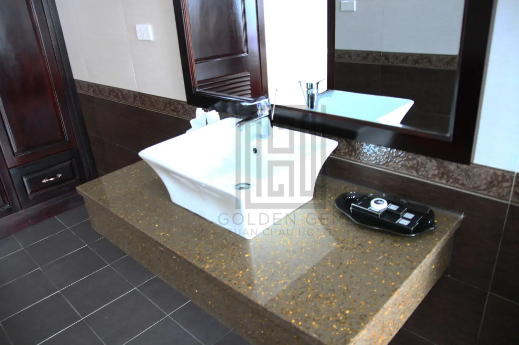 Golden Gem Tuan Chau Hotel