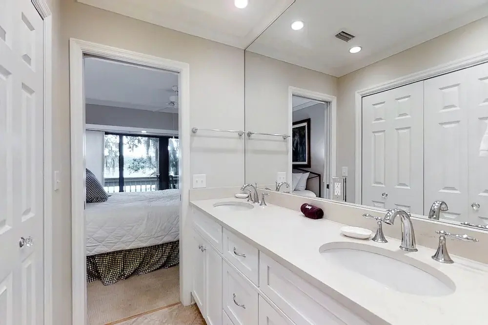 Updated & Lovely Villa With AC - Steps From Pool & Beach