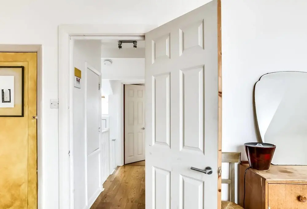 Spacious 3 Bedroom Home in North London W/terrace