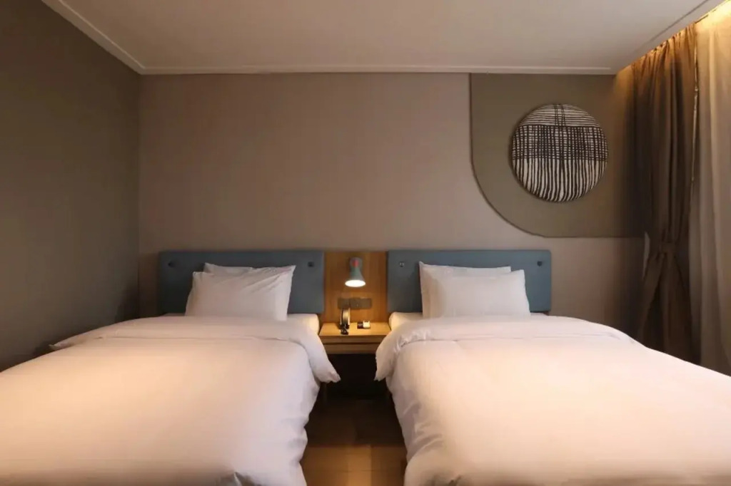 Home Inn (Hengyang Jingzhu Square Nanhua University)