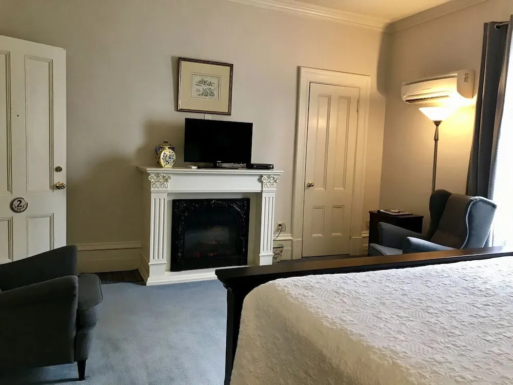 Tattingstone Inn
