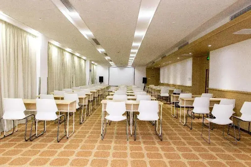 Qingzhu Jinyou Business Hotel (Shanghai Sheshan National Forest Park)
