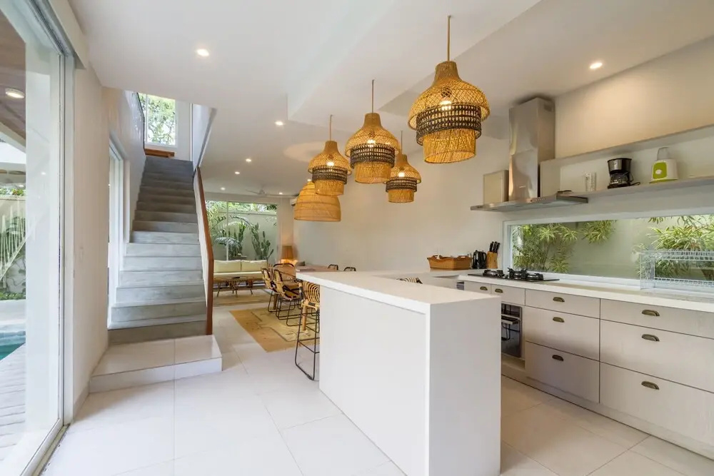 Villa Nestor - New Contemporary 3bd villa next to the Beach