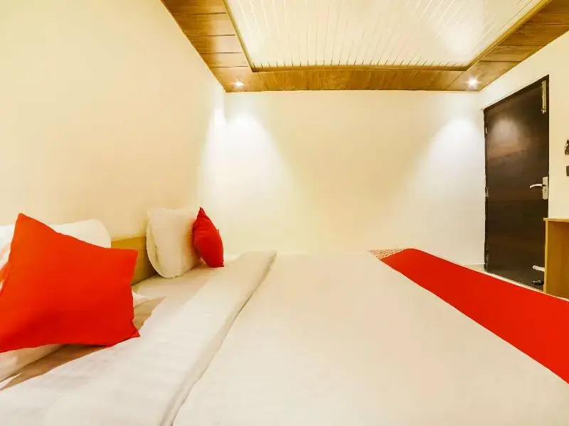 Hotel O Ashirwad home Near Pitampura