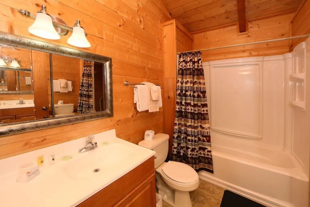 A Walk in the Clouds 2 Br cabin by RedAwning