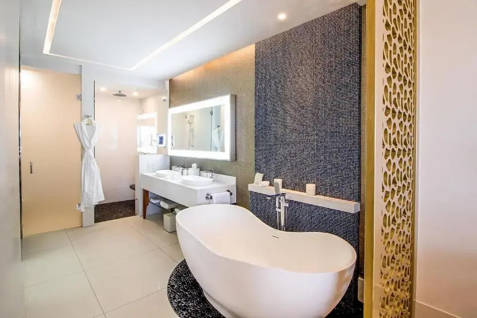 Luxe 2 BR Condo on the Beach
