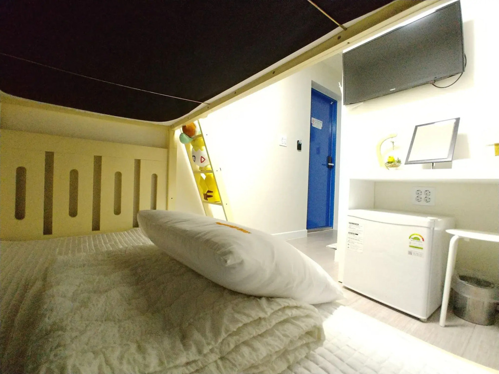 Road Myeongdong Guesthouse