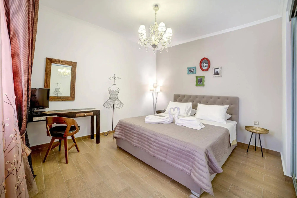 Suite Home Santorini