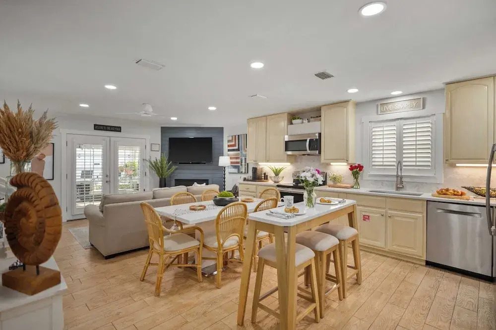 Newly Renovated! 2-min Walk to the Beach The Coastal Cottage by Avantstay