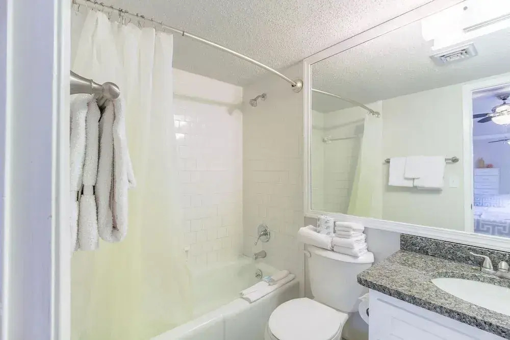 Gulf Shore Condo #2A - 2 Br condo by RedAwning