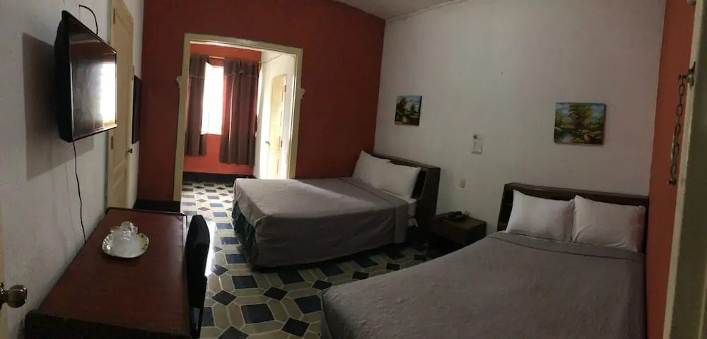 Hotel Mayesstic