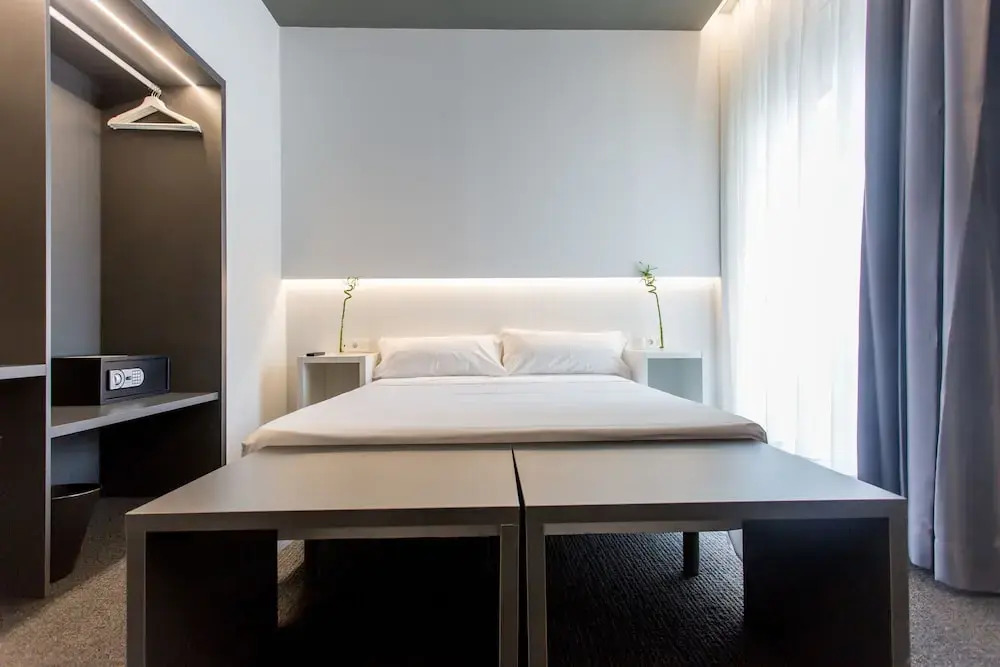 Boutique Creative Rooms