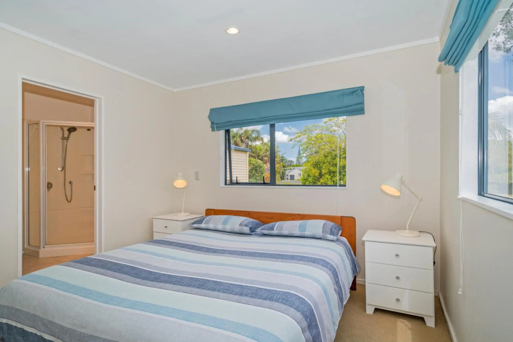 Kowhai Corner - Matarangi Holiday Home
