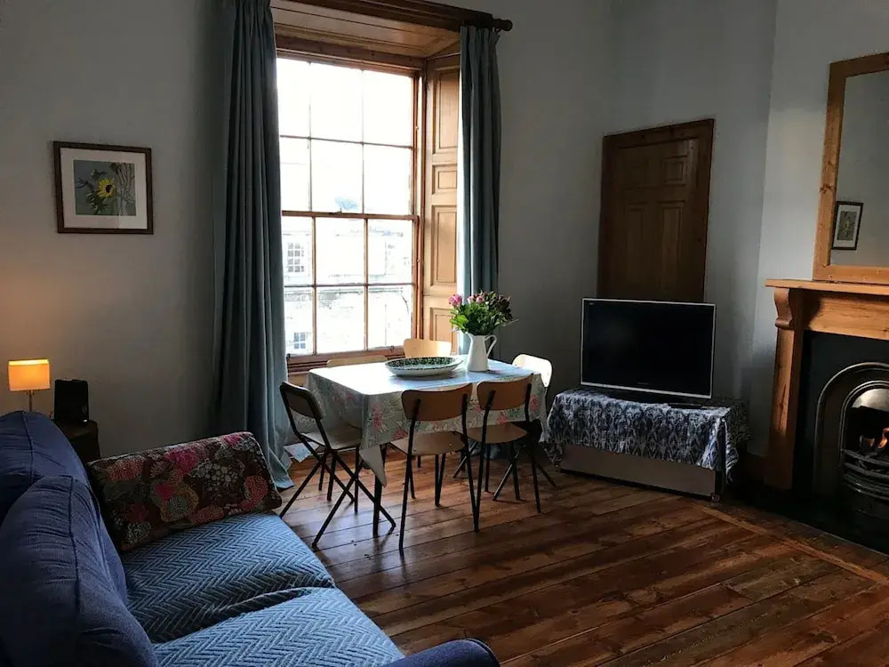 Georgian 3 Bedroom New Town Flat