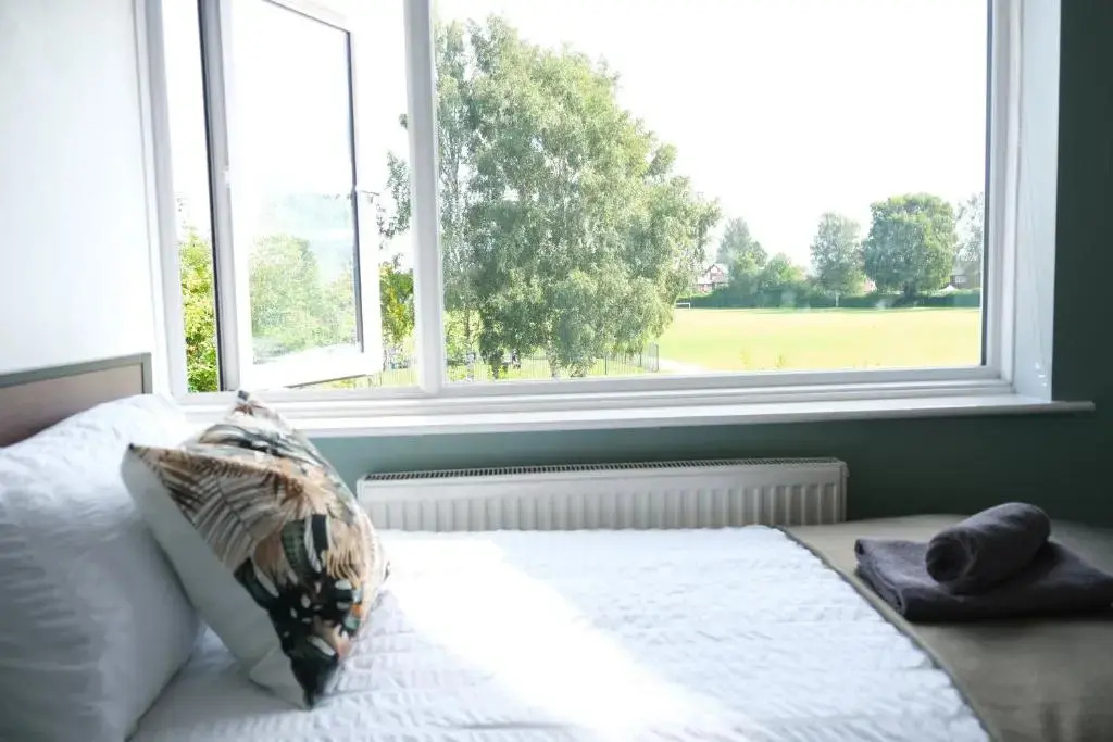 Northway House - Close to M62 and M6
