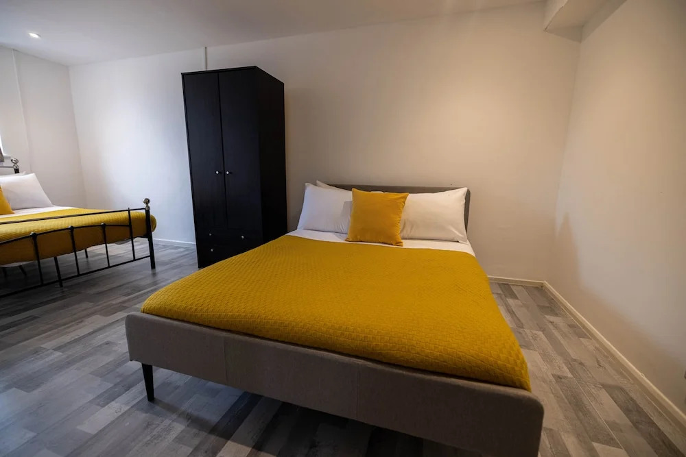 3 Bedrooms-8guests-babycot-15mintopepys-freeparkg