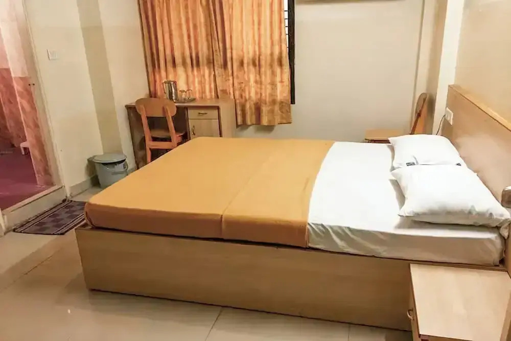 Hotel Rainbow near Victoria Hospital City Market